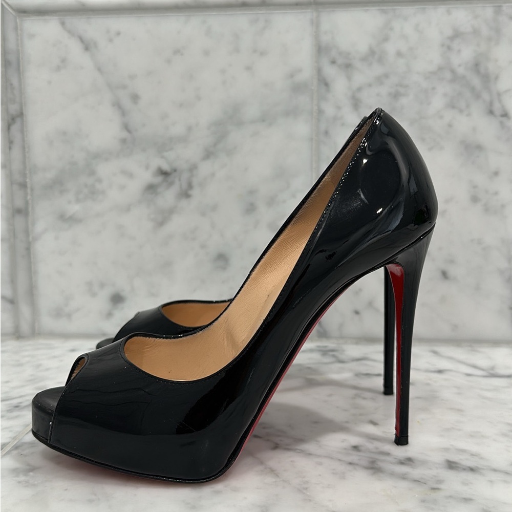 Christian louboutin very prive